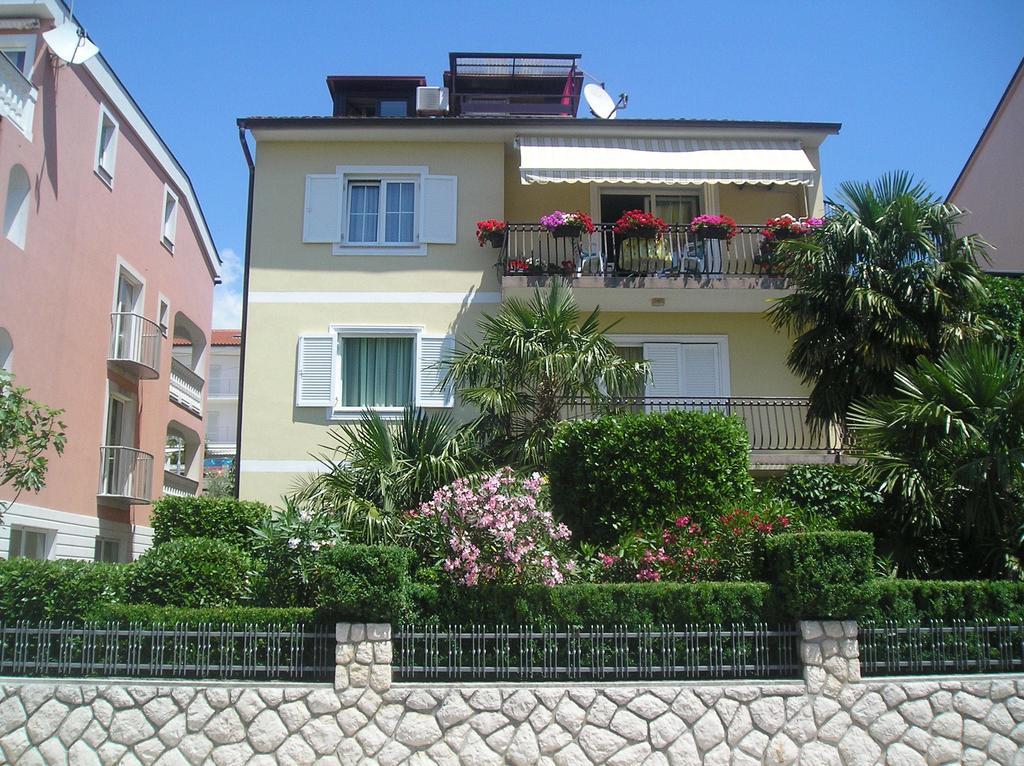 Family Apartments Ankica Crikvenica Buitenkant foto